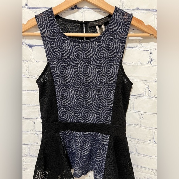 Womens BCBG MAXAZRIA Serena Lace Peplum Top XSMALL Dark Navy Combo Spiral Lace - Picture 2 of 5